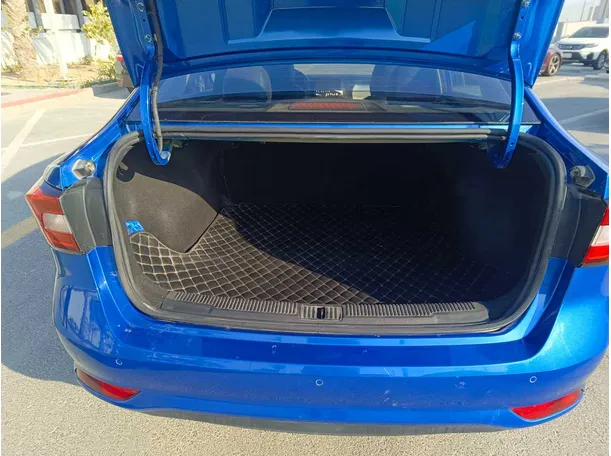 Car image 28
