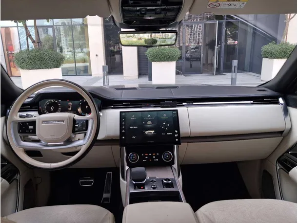 Car image 18