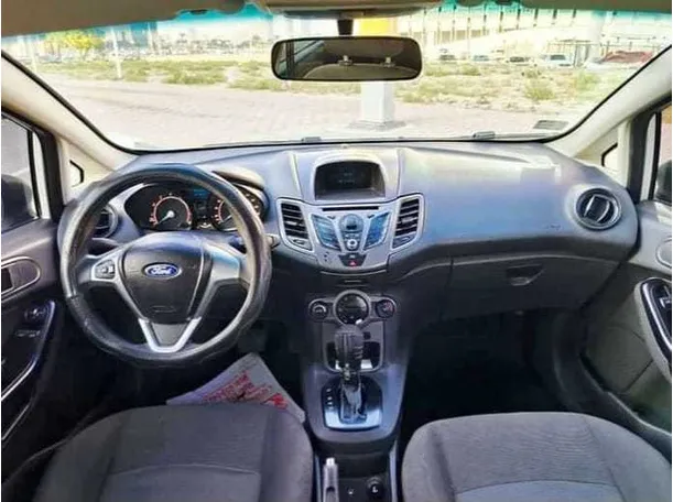 Car image 13