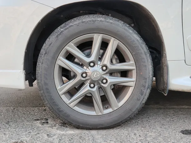 Car image 10