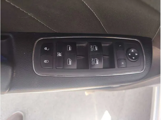 Car image 28