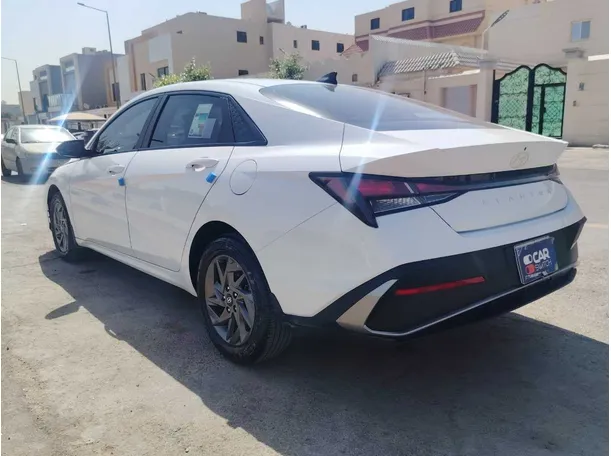 Car image 8