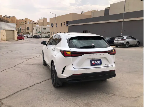 Car image 7