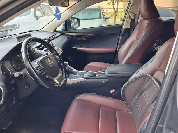 Car image 14