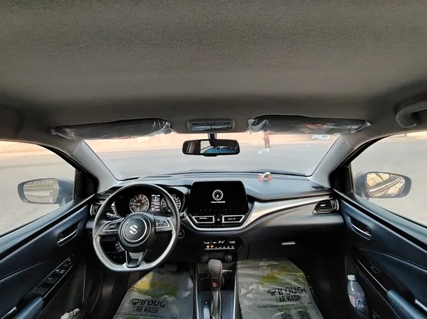 Car image 17