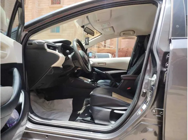 Car image 12