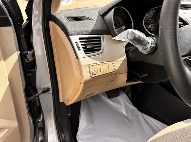 Car image 23