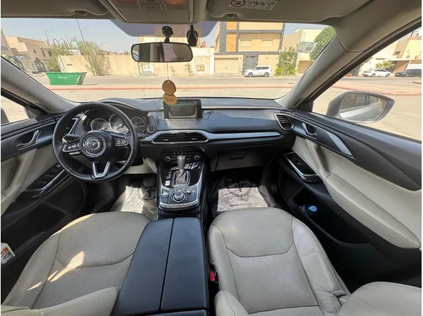 Car image 14