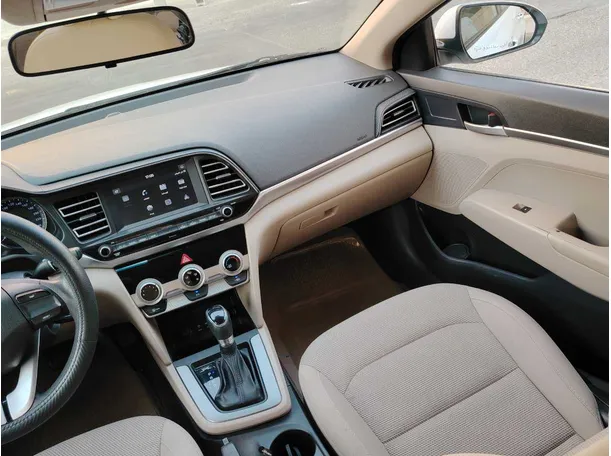 Car image 18