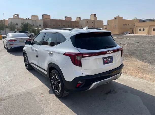 Car image 7