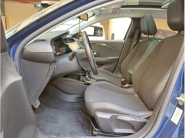 Car image 12