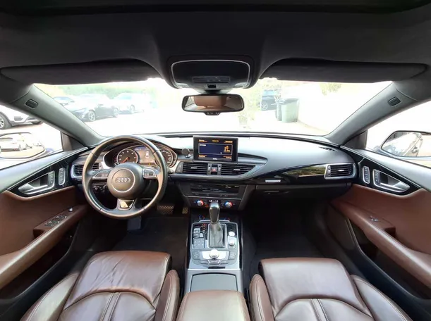 Car image 18