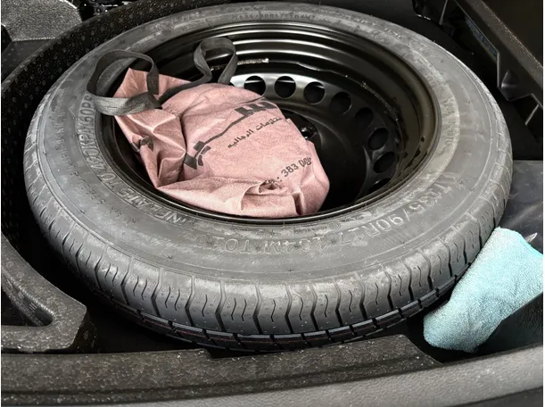 Car image 33