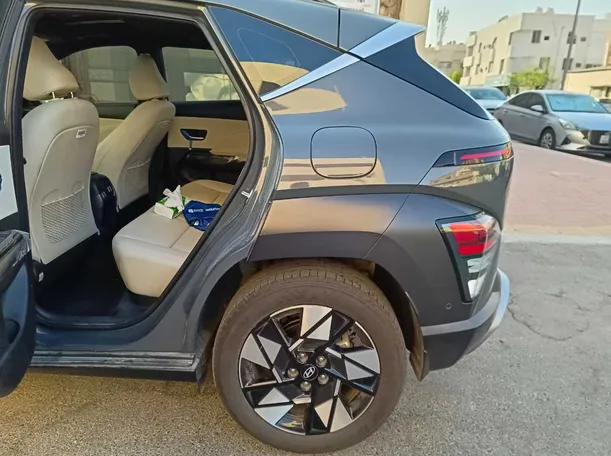 Car image 15