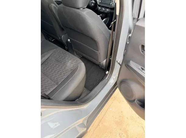 Car image 30