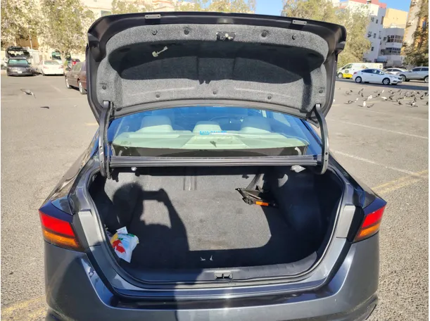 Car image 34