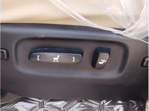 Car image 28