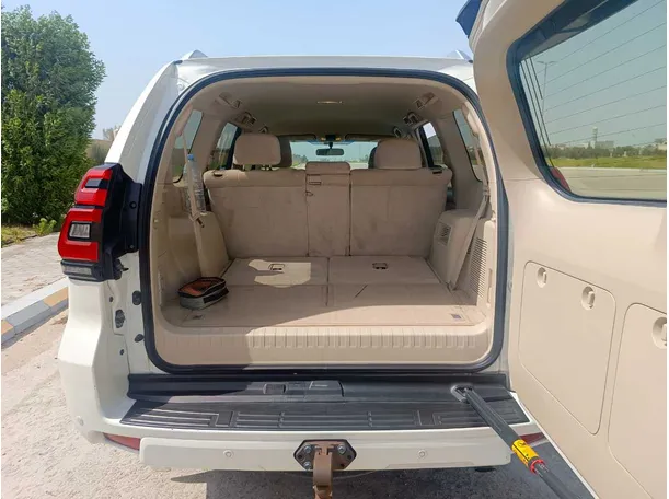 Car image 27