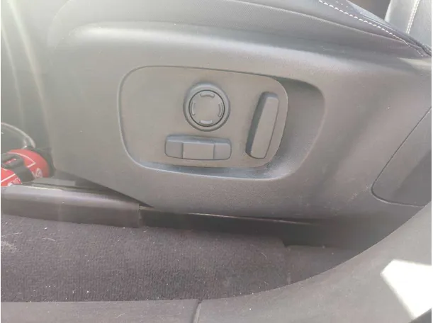 Car image 27