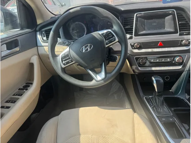 Car image 17