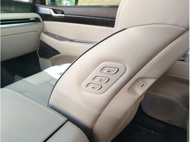 Car image 42