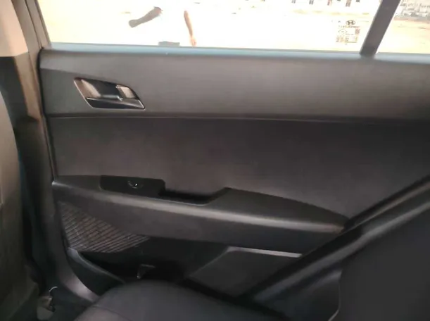 Car image 40