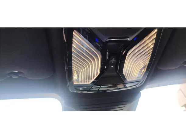 Car image 26