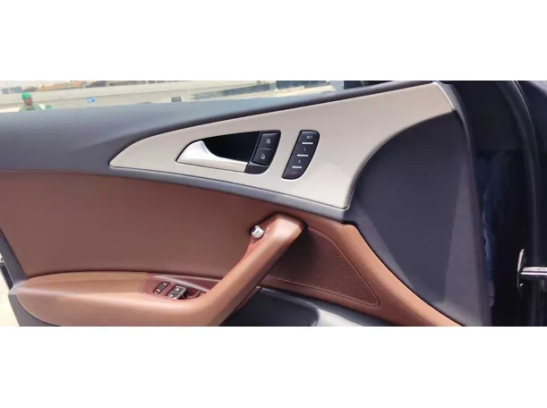 Car image 25