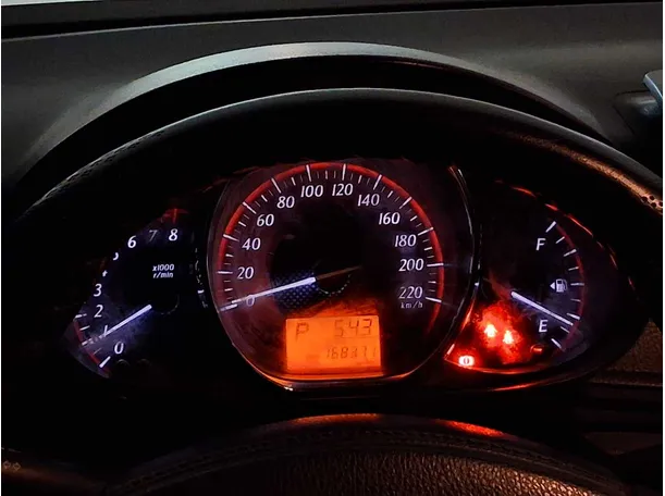 Car image 16