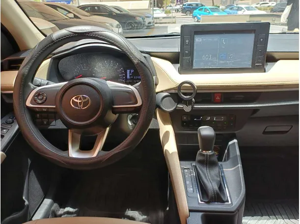Car image 16