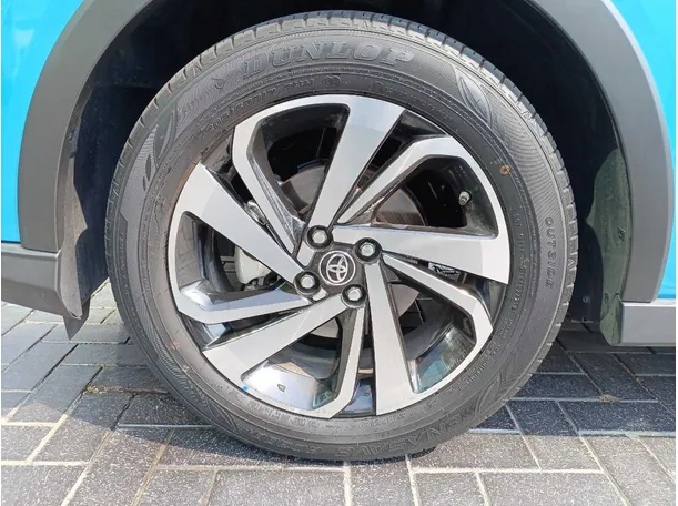 Car image 9