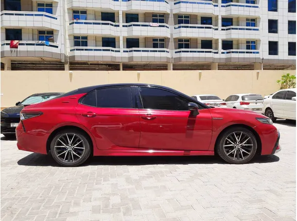 Car image 4