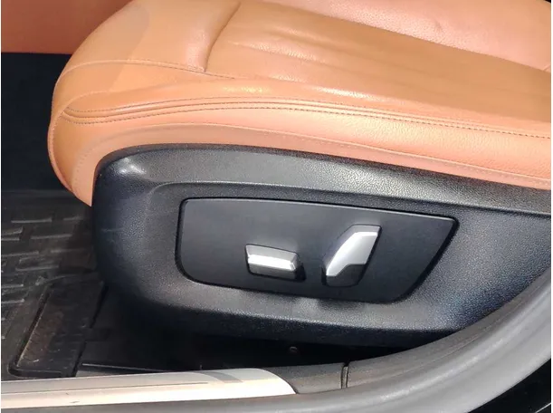 Car image 28