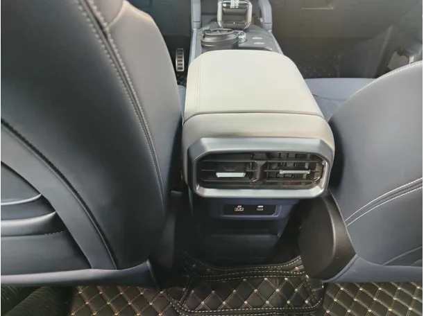 Car image 36