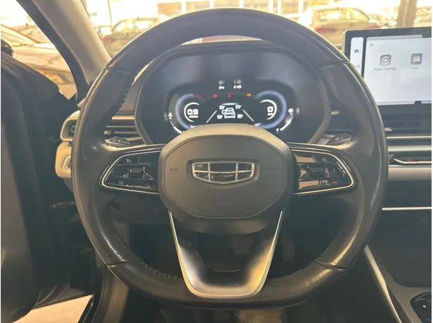 Car image 11