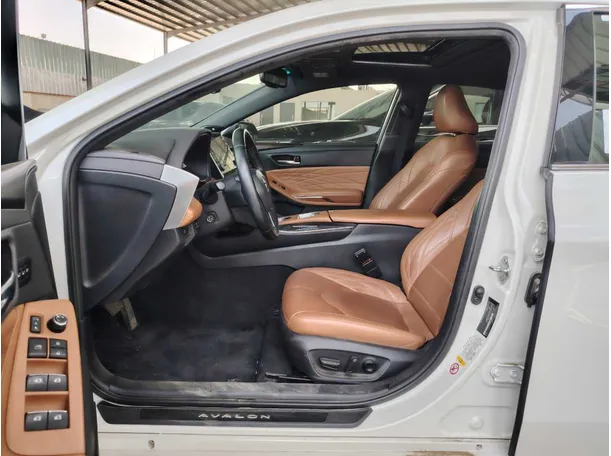Car image 12