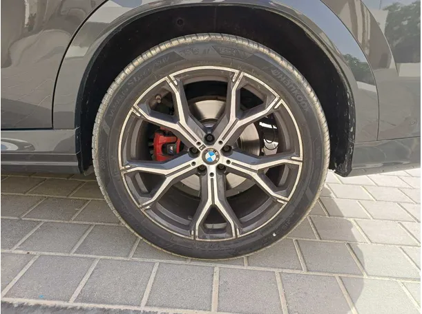 Car image 9