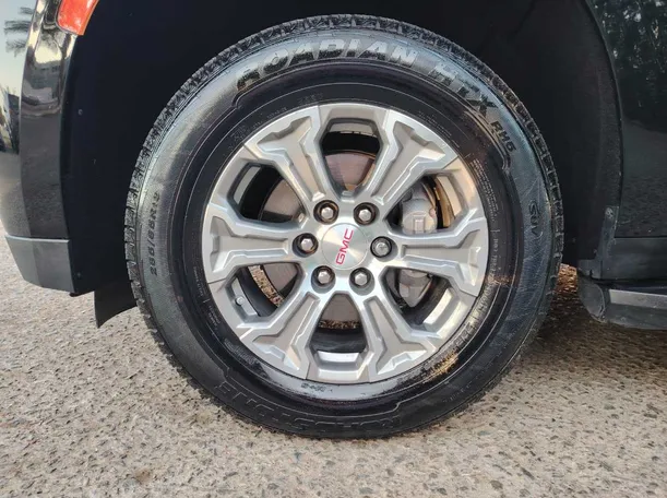 Car image 9