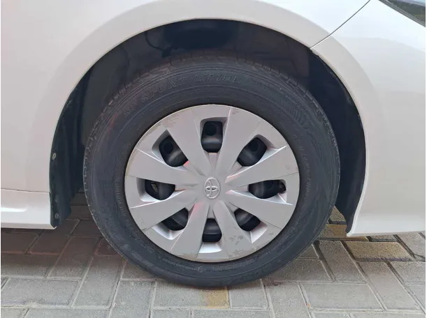 Car image 9