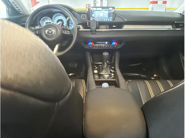 Car image 17