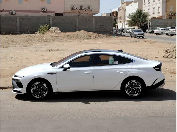 Car image 8