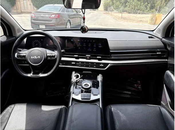 Car image 18