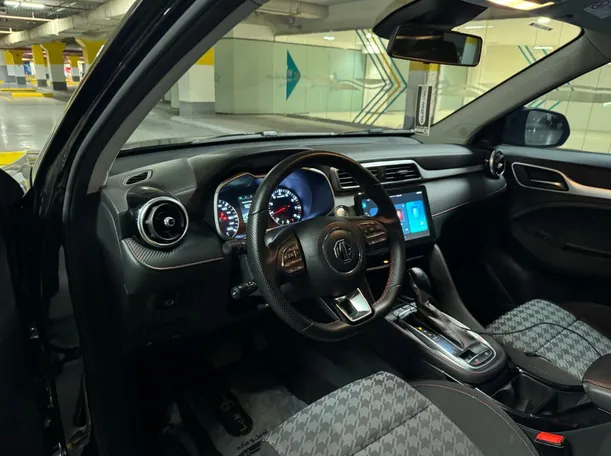 Car image 12