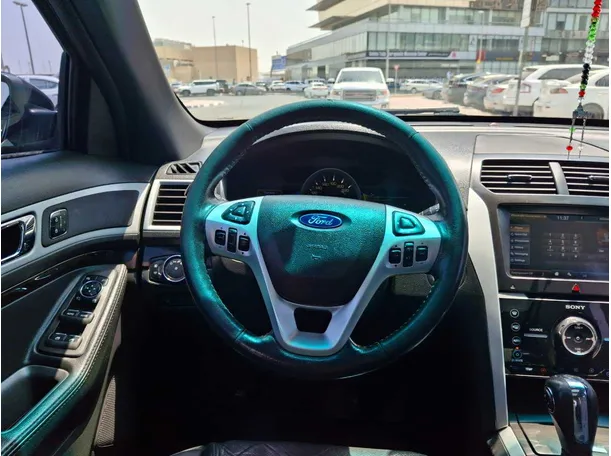 Car image 14
