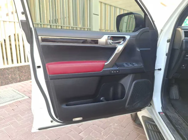 Car image 10