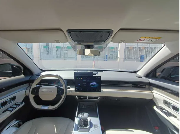 Car image 14