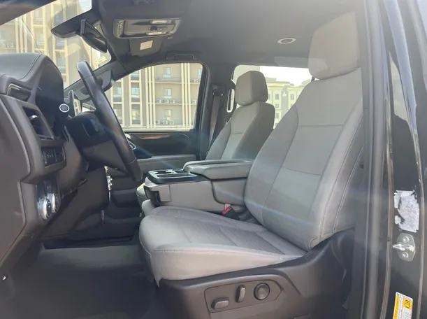 Car image 12
