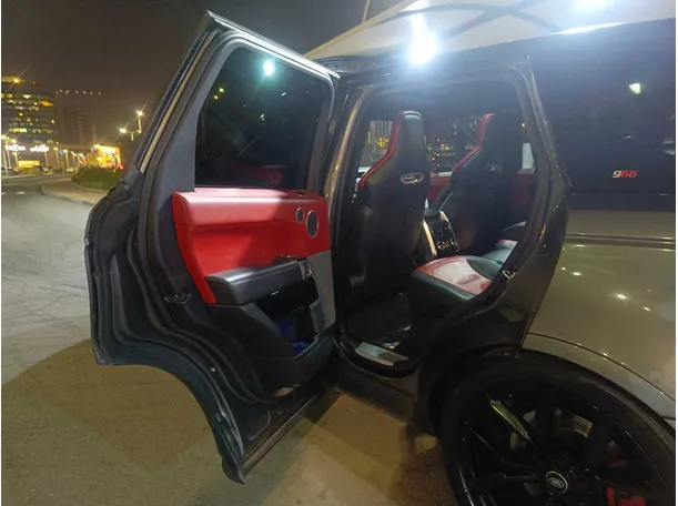 Car image 19