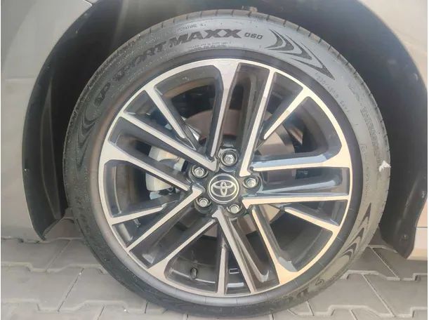 Car image 10