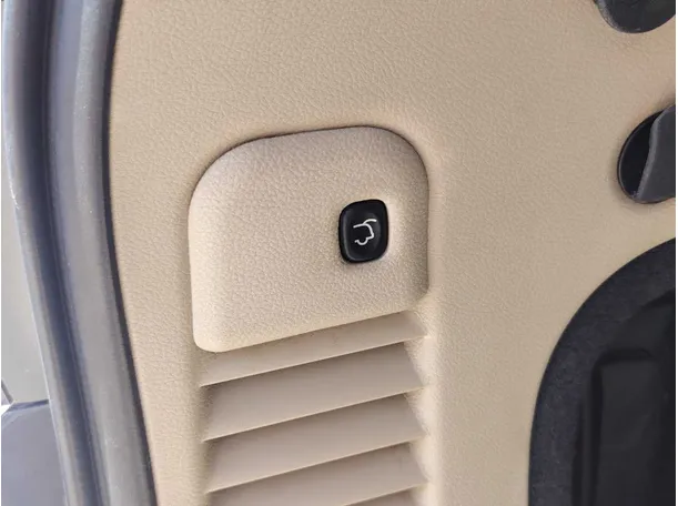 Car image 33